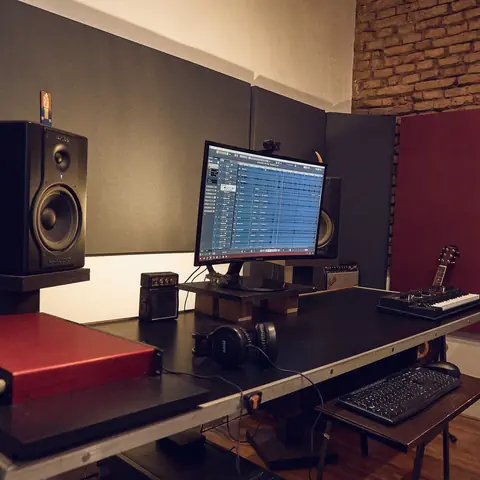 Interfaz Focusrite y monitores de estudio